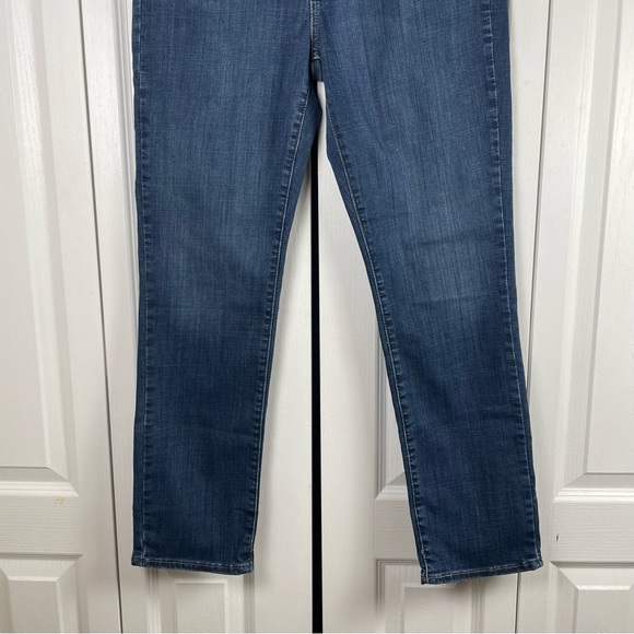 Levi's Classic Straight Jeans Women’s 10 Blue (W30 L30) Mid Rise Hypersoft Denim - Picture 3 of 14